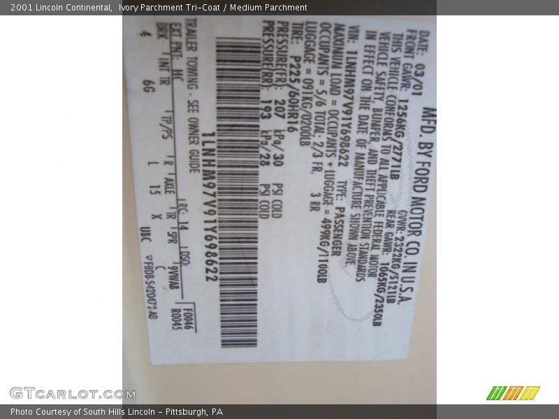 Ivory Parchment Tri-Coat / Medium Parchment 2001 Lincoln Continental