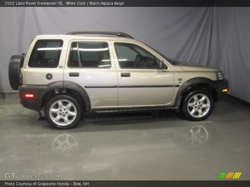 White Gold / Black/Alpaca Beige 2002 Land Rover Freelander SE