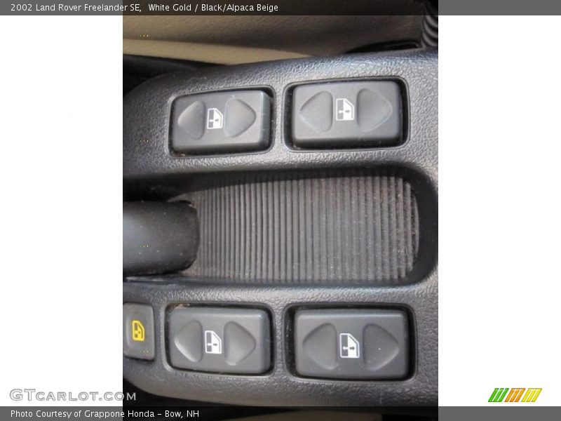 White Gold / Black/Alpaca Beige 2002 Land Rover Freelander SE