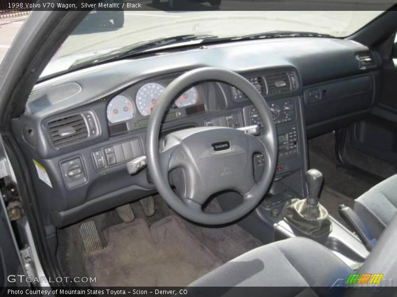 Dashboard of 1998 V70 Wagon