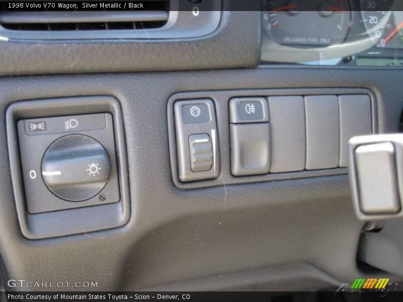 Controls of 1998 V70 Wagon