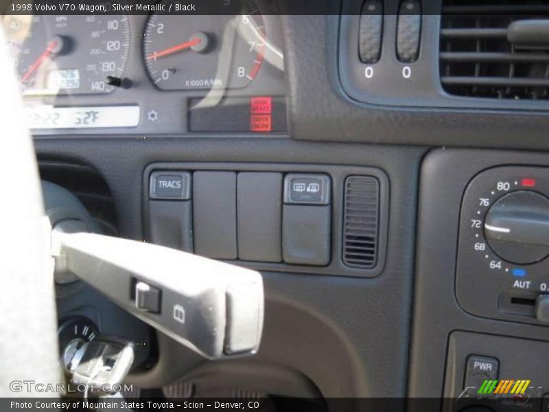 Controls of 1998 V70 Wagon