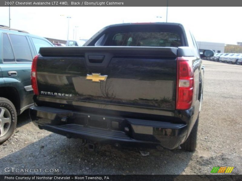 Black / Ebony/Light Cashmere 2007 Chevrolet Avalanche LTZ 4WD