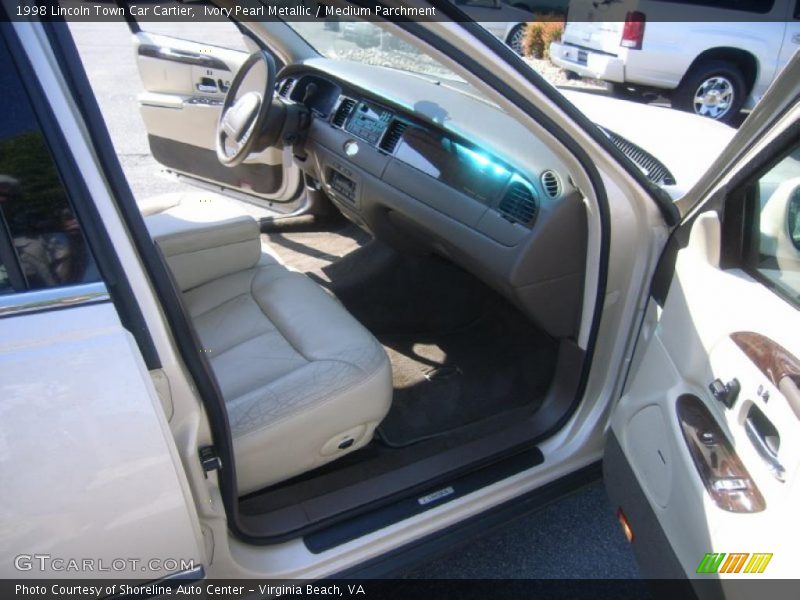 Ivory Pearl Metallic / Medium Parchment 1998 Lincoln Town Car Cartier