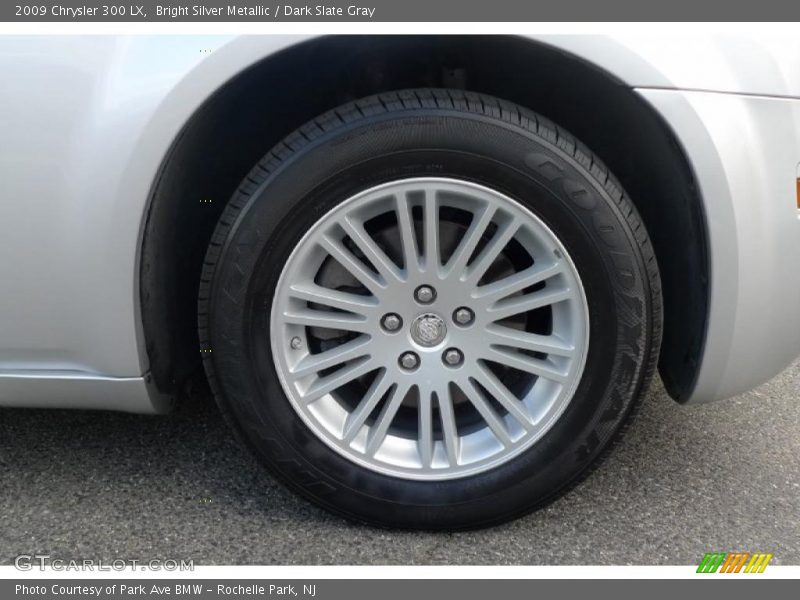 Bright Silver Metallic / Dark Slate Gray 2009 Chrysler 300 LX