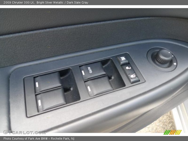 Bright Silver Metallic / Dark Slate Gray 2009 Chrysler 300 LX