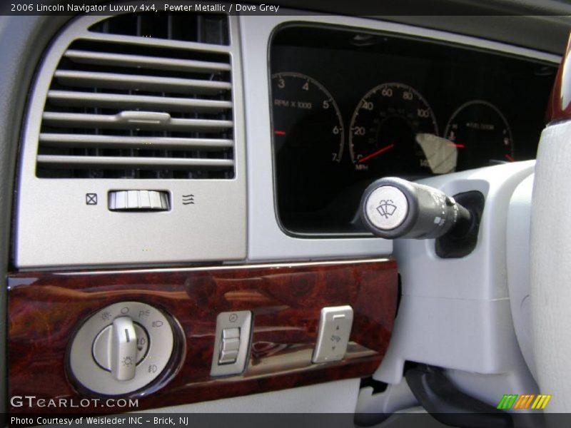 Pewter Metallic / Dove Grey 2006 Lincoln Navigator Luxury 4x4