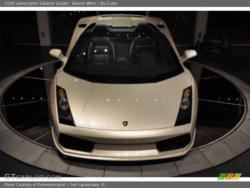 Balloon White / Blu Scylla 2006 Lamborghini Gallardo Spyder