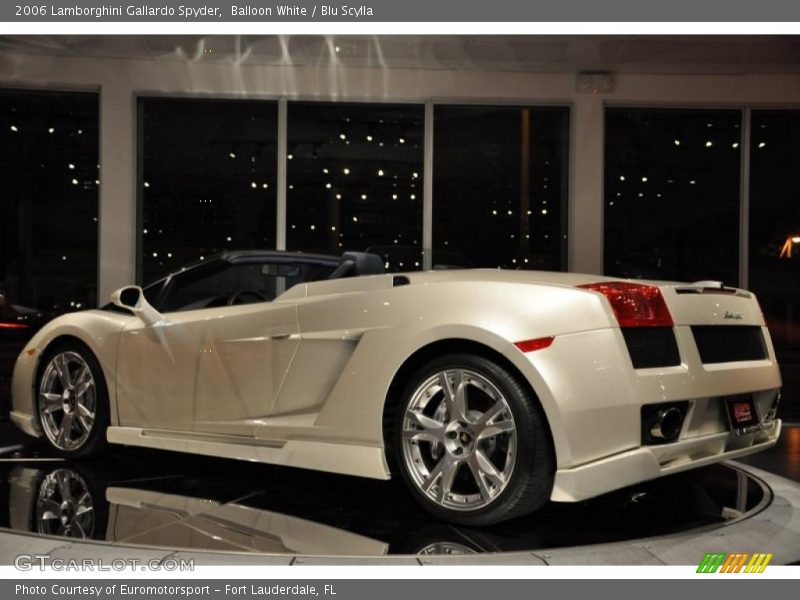 Balloon White / Blu Scylla 2006 Lamborghini Gallardo Spyder