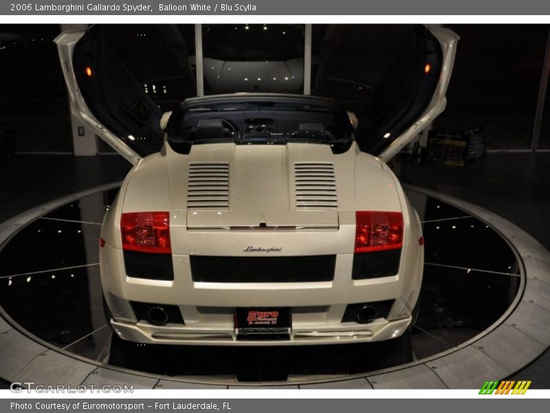 Balloon White / Blu Scylla 2006 Lamborghini Gallardo Spyder
