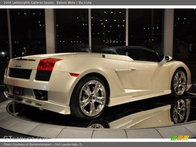 Balloon White / Blu Scylla 2006 Lamborghini Gallardo Spyder