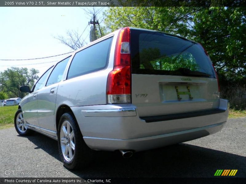 Silver Metallic / Taupe/Light Taupe 2005 Volvo V70 2.5T