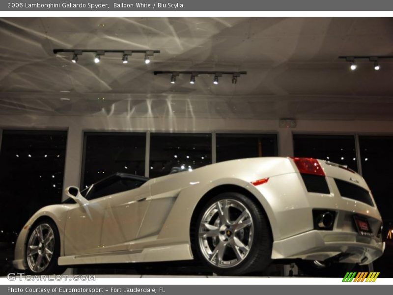 Balloon White / Blu Scylla 2006 Lamborghini Gallardo Spyder
