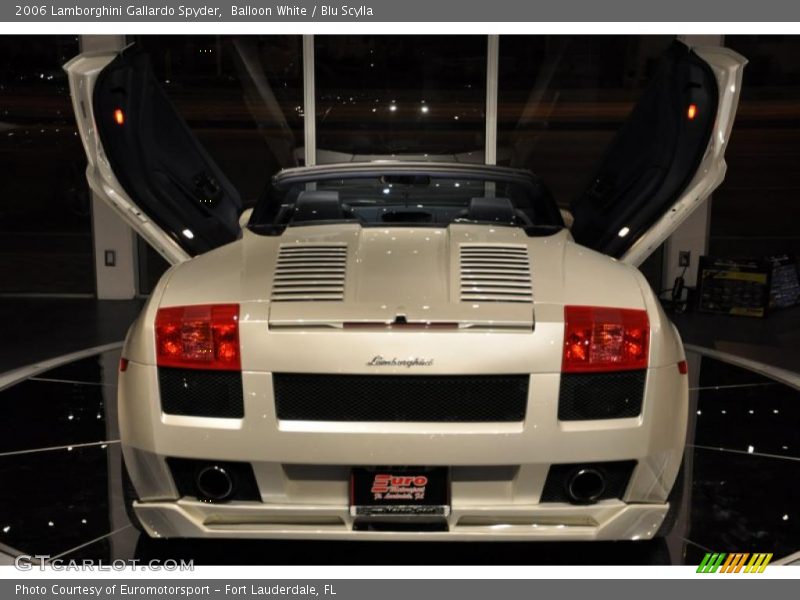 Balloon White / Blu Scylla 2006 Lamborghini Gallardo Spyder