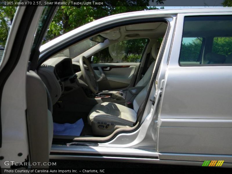 Silver Metallic / Taupe/Light Taupe 2005 Volvo V70 2.5T