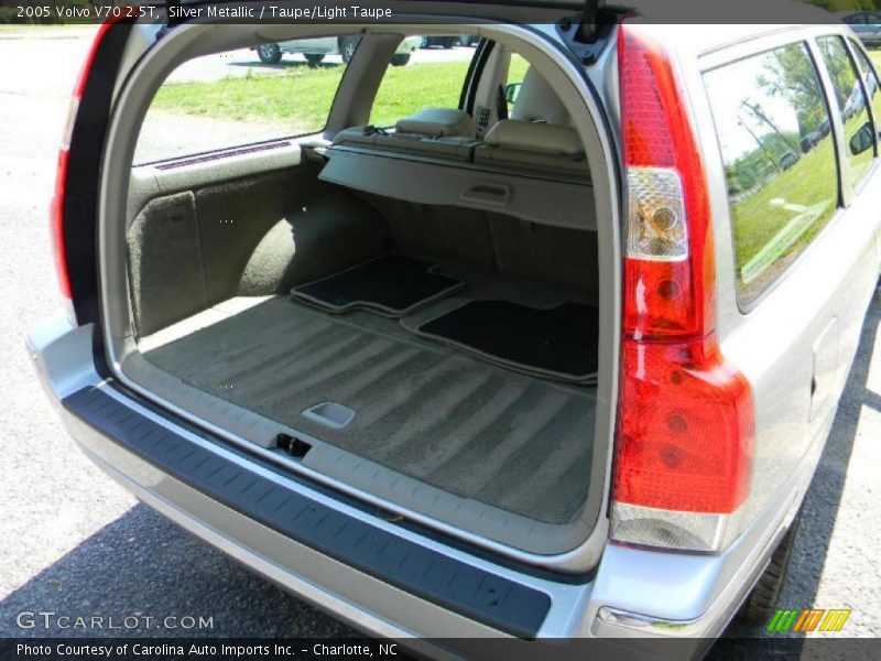 Silver Metallic / Taupe/Light Taupe 2005 Volvo V70 2.5T