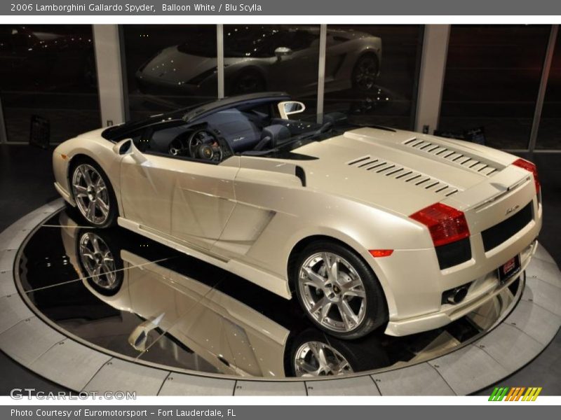 Balloon White / Blu Scylla 2006 Lamborghini Gallardo Spyder