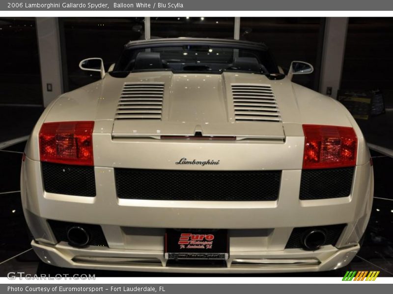 Balloon White / Blu Scylla 2006 Lamborghini Gallardo Spyder