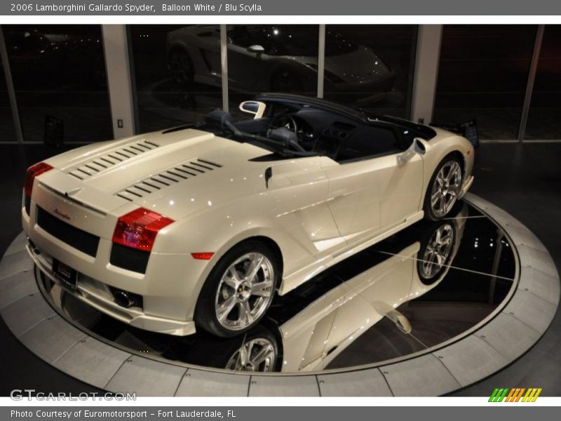 Balloon White / Blu Scylla 2006 Lamborghini Gallardo Spyder