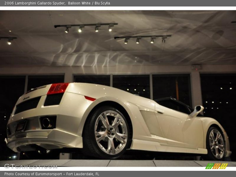 Balloon White / Blu Scylla 2006 Lamborghini Gallardo Spyder