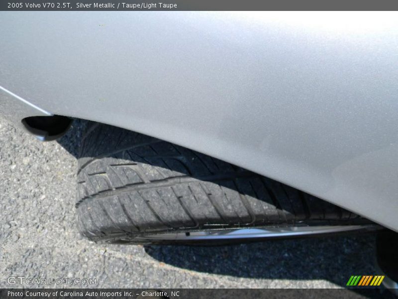 Silver Metallic / Taupe/Light Taupe 2005 Volvo V70 2.5T