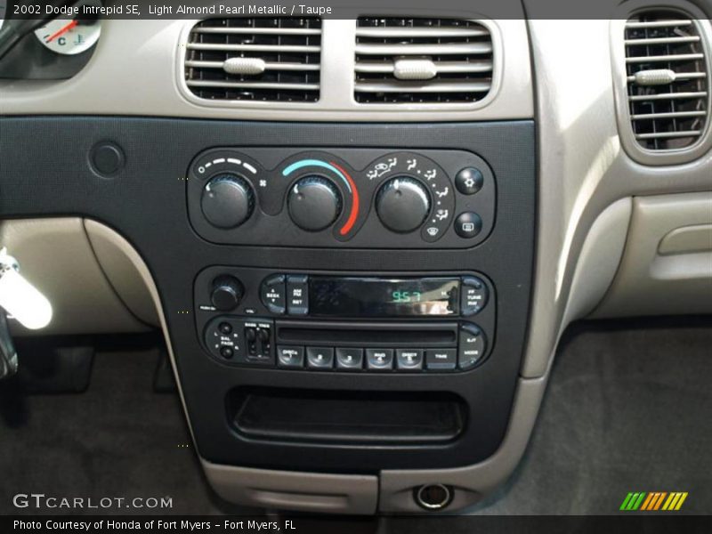 Light Almond Pearl Metallic / Taupe 2002 Dodge Intrepid SE