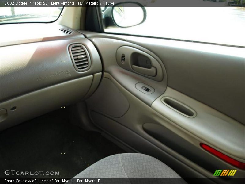 Light Almond Pearl Metallic / Taupe 2002 Dodge Intrepid SE