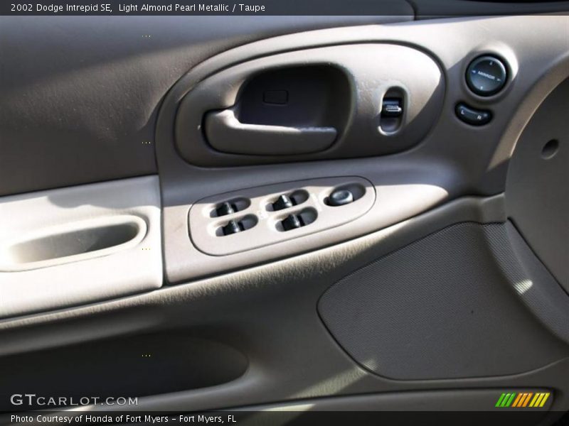 Light Almond Pearl Metallic / Taupe 2002 Dodge Intrepid SE