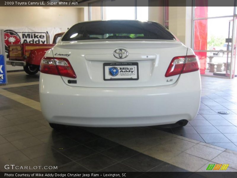 Super White / Ash 2009 Toyota Camry LE