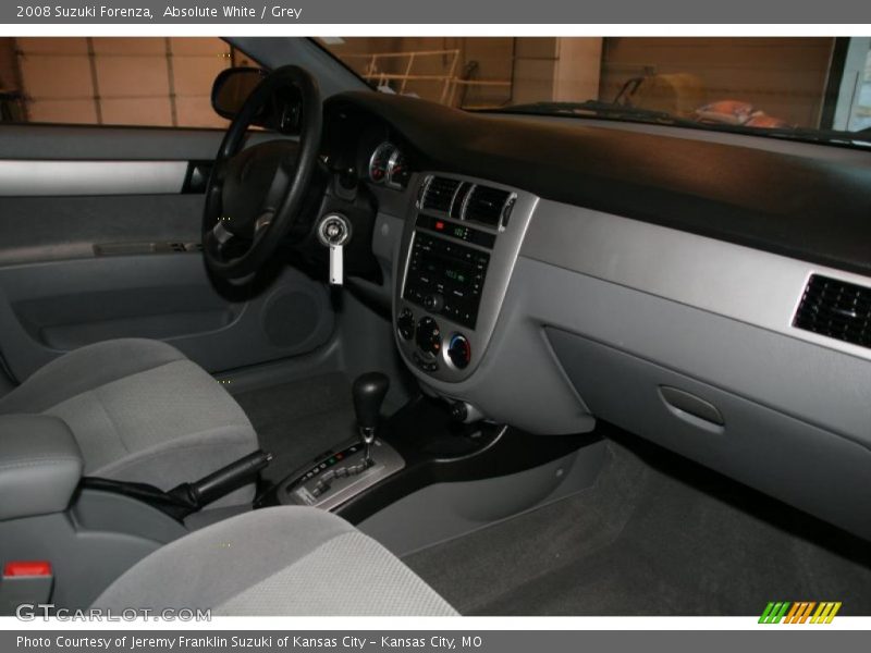 Absolute White / Grey 2008 Suzuki Forenza