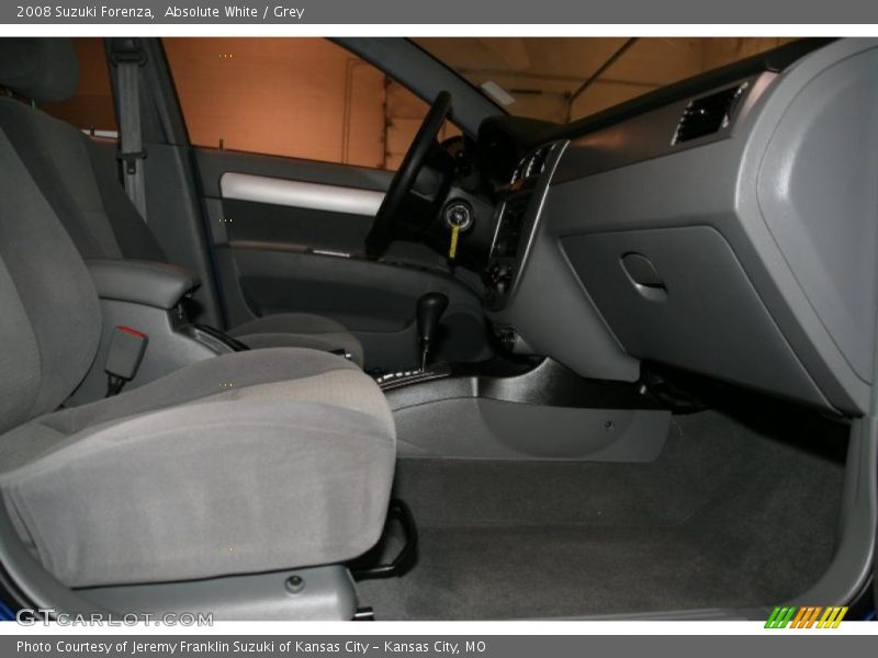 Absolute White / Grey 2008 Suzuki Forenza