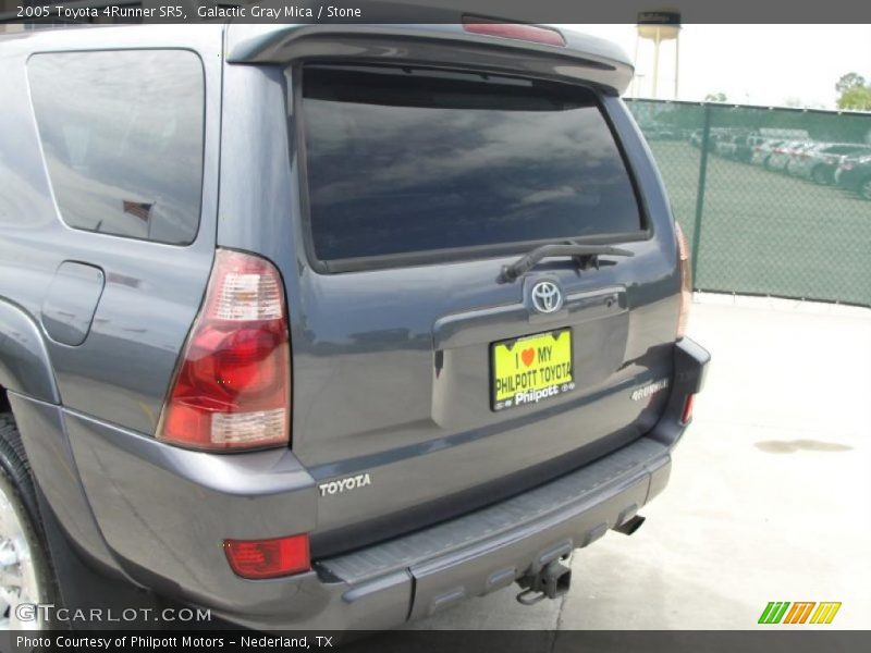 Galactic Gray Mica / Stone 2005 Toyota 4Runner SR5