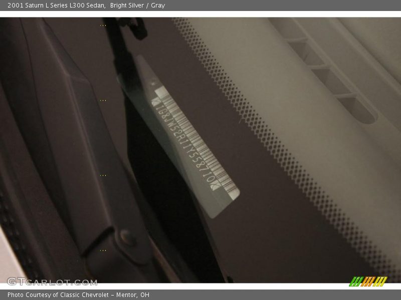 Bright Silver / Gray 2001 Saturn L Series L300 Sedan
