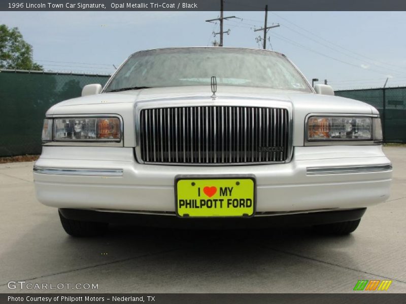 Opal Metallic Tri-Coat / Black 1996 Lincoln Town Car Signature