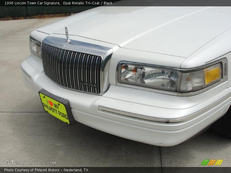 Opal Metallic Tri-Coat / Black 1996 Lincoln Town Car Signature