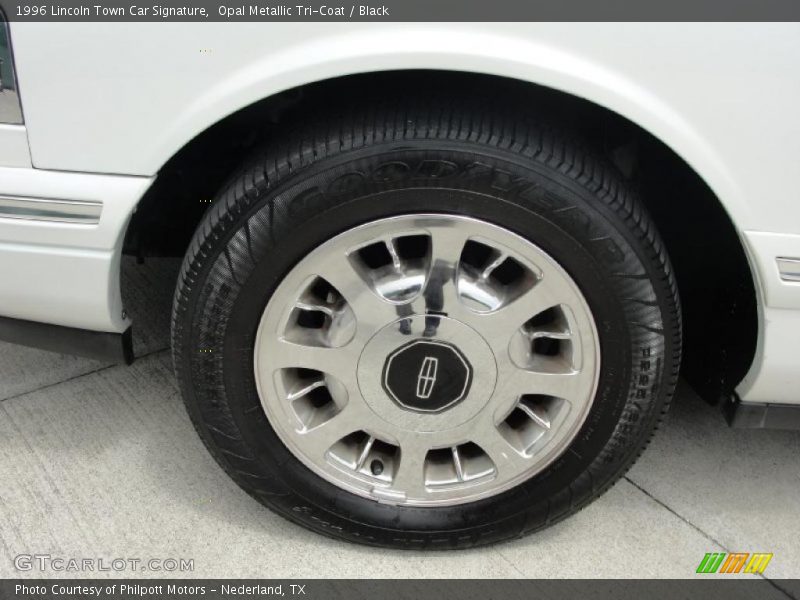 Opal Metallic Tri-Coat / Black 1996 Lincoln Town Car Signature