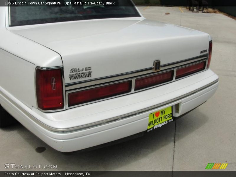 Opal Metallic Tri-Coat / Black 1996 Lincoln Town Car Signature