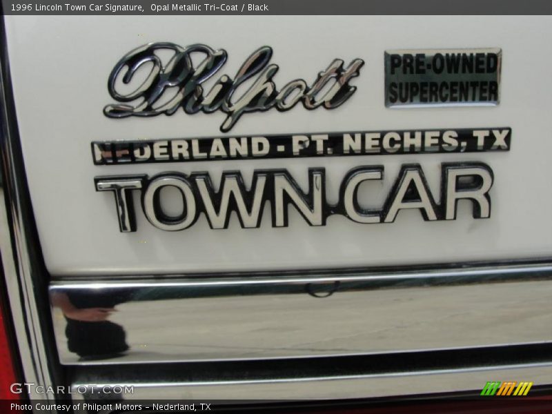 Opal Metallic Tri-Coat / Black 1996 Lincoln Town Car Signature