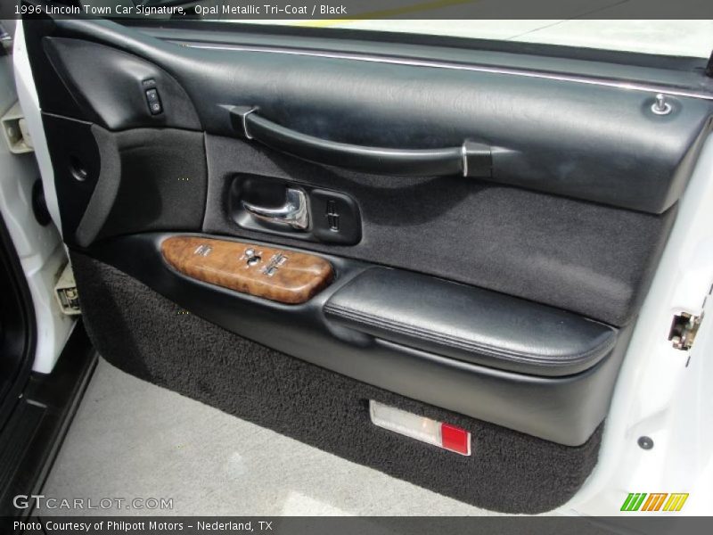 Opal Metallic Tri-Coat / Black 1996 Lincoln Town Car Signature