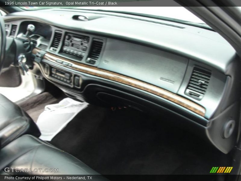 Opal Metallic Tri-Coat / Black 1996 Lincoln Town Car Signature