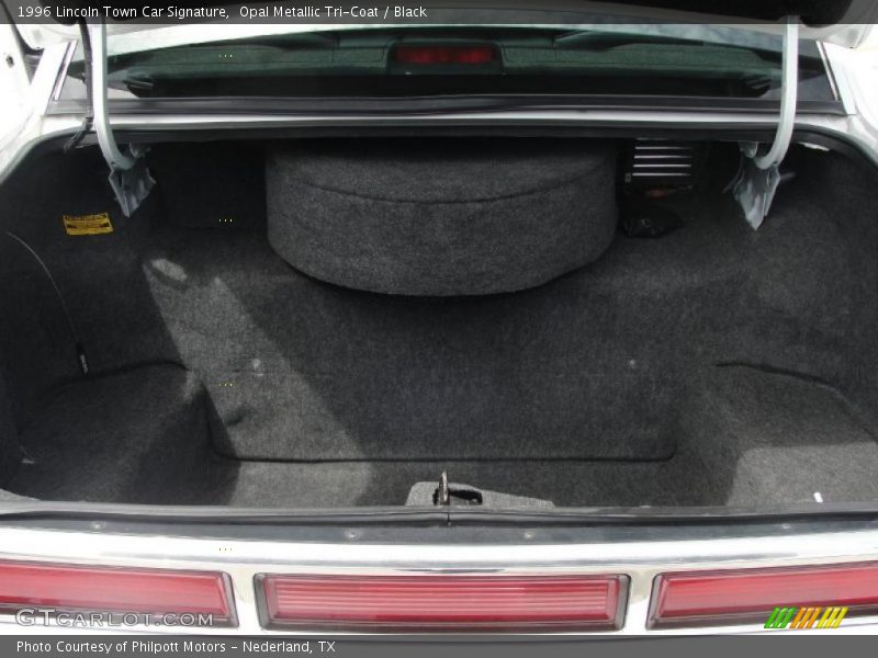 Opal Metallic Tri-Coat / Black 1996 Lincoln Town Car Signature