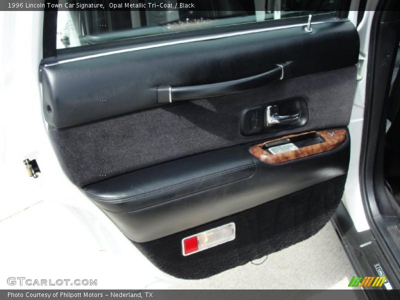 Opal Metallic Tri-Coat / Black 1996 Lincoln Town Car Signature