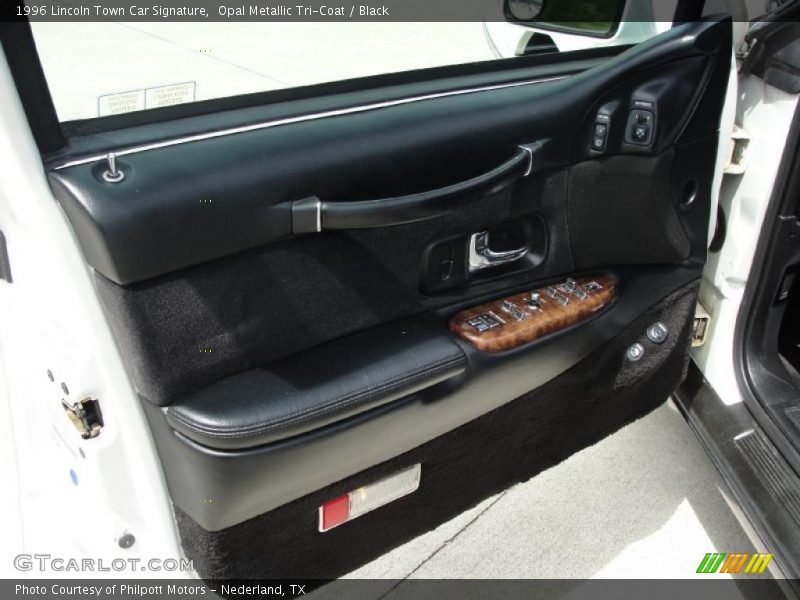 Opal Metallic Tri-Coat / Black 1996 Lincoln Town Car Signature