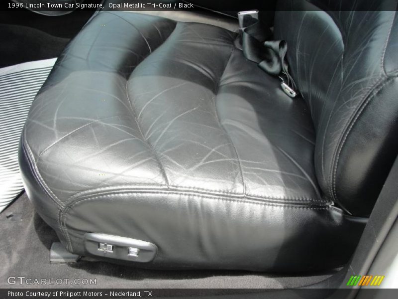 Opal Metallic Tri-Coat / Black 1996 Lincoln Town Car Signature