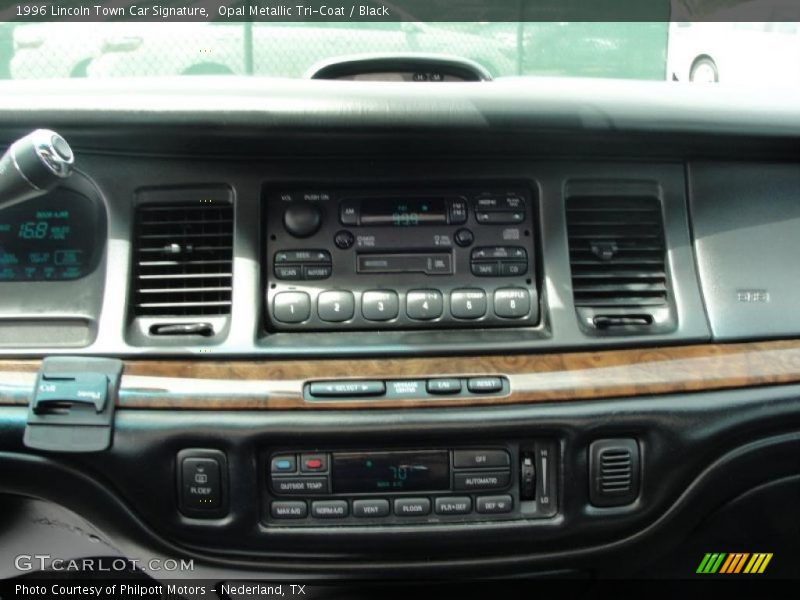 Opal Metallic Tri-Coat / Black 1996 Lincoln Town Car Signature