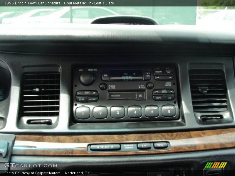 Opal Metallic Tri-Coat / Black 1996 Lincoln Town Car Signature