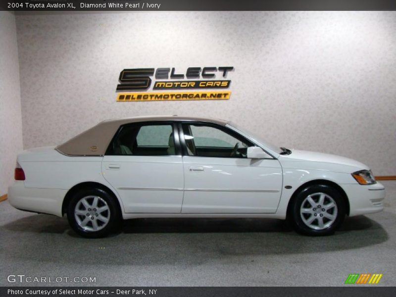 Diamond White Pearl / Ivory 2004 Toyota Avalon XL