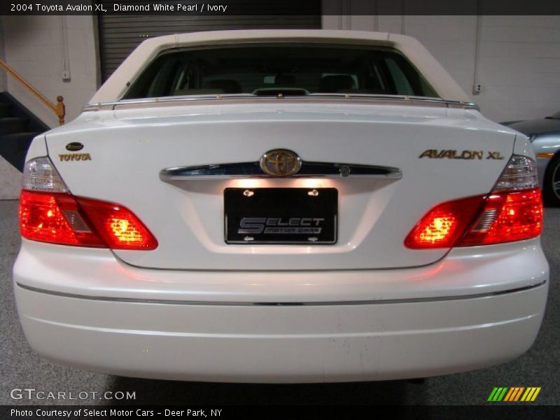 Diamond White Pearl / Ivory 2004 Toyota Avalon XL