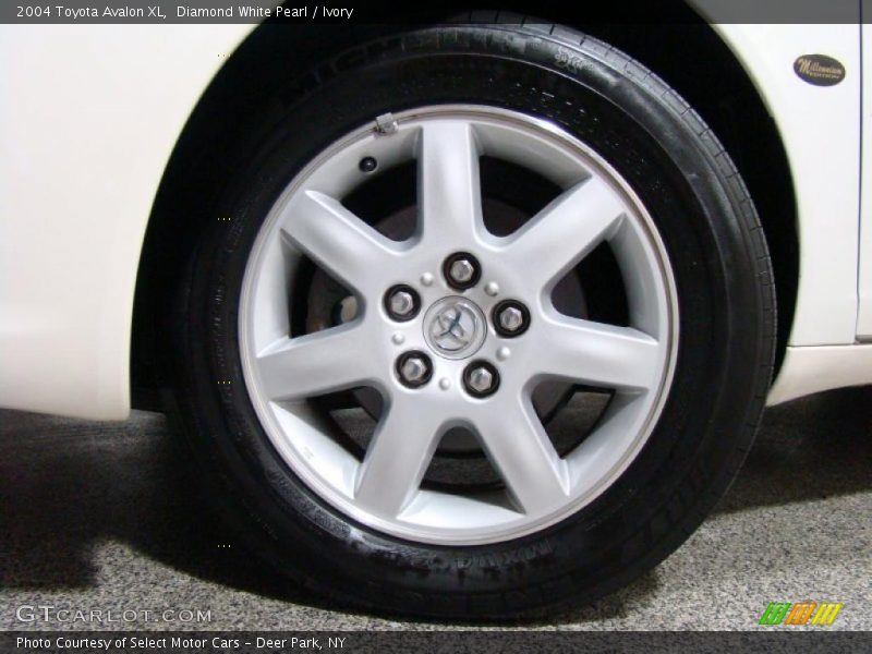 Diamond White Pearl / Ivory 2004 Toyota Avalon XL