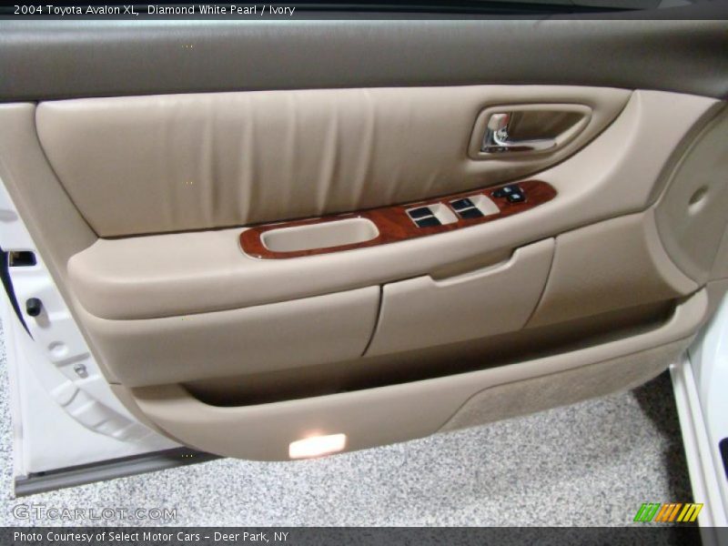 Diamond White Pearl / Ivory 2004 Toyota Avalon XL